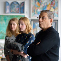 Jevgenij Kulikov in seinem Atelier  in Freusburg mit Besuchern