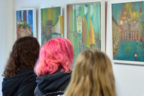 Besucher im Atelier Angelika Brenner